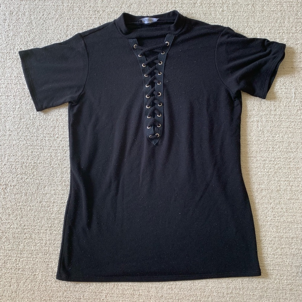 FREE WITH PURCHASE🌷Lace up t shirt